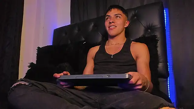 James1lee  online show from 12-24-24, 02:54