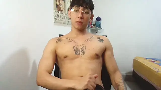 Snapshot of Dillom420 chatting on 02-11-25, 08:52 Dillom420 online show from 02-11-25, 08:52