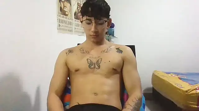 Snapshot of Dillom420 chatting on 02-14-25, 04:15 Dillom420 online show from 02-14-25, 04:15