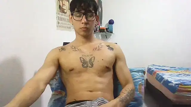 Snapshot of Dillom420 chatting on 02-26-25, 04:47 Dillom420 online show from 02-26-25, 04:47