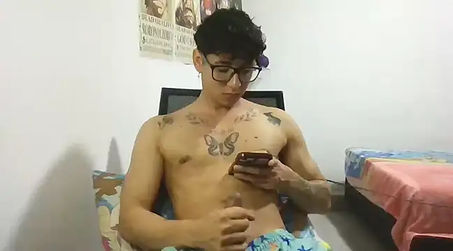 Snapshot of Dillom420 chatting on 03-15-25, 08:04 Dillom420 online show from 03-15-25, 08:04