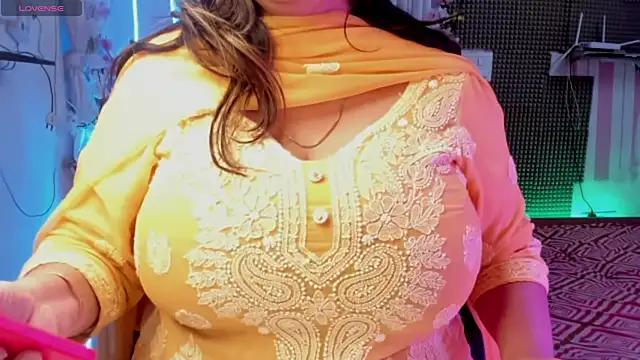 Gulabi Queen online show from 02-06-25, 01:54