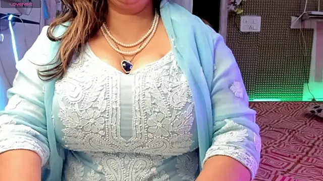 Gulabi Queen online show from 03-09-25, 03:38