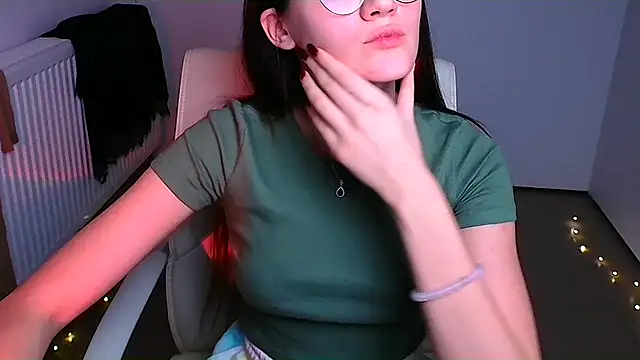 Snapshot of Josephine_jo chatting on 12-21-24, 04:30 Josephine jo online show from 12-21-24, 04:30