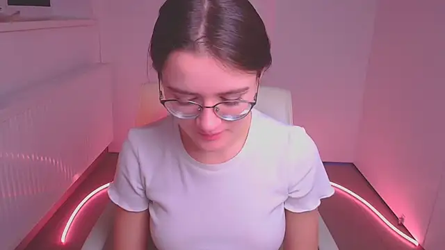 Snapshot of Josephine_jo chatting on 02-05-25, 06:35 Josephine jo online show from 02-05-25, 06:35