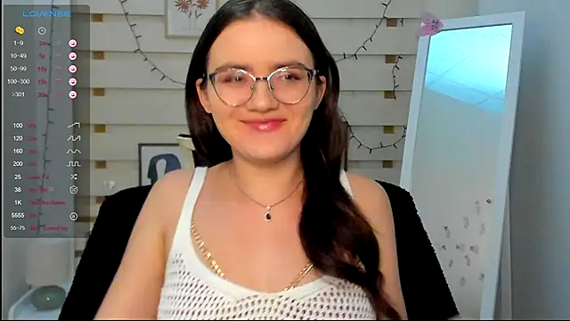 Snapshot of Josephine_jo chatting on 10-10-25, 06:29 Josephine jo online show from 10-10-25, 06:29