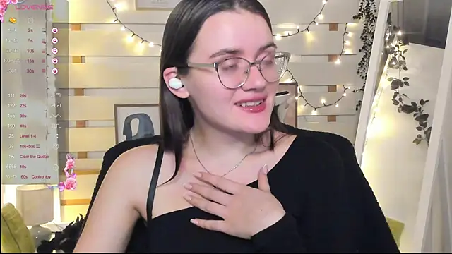 Snapshot of Josephine_jo chatting on 12-05-25, 08:27 Josephine jo online show from 12-05-25, 08:27