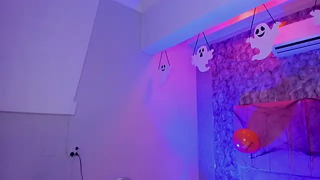 Snapshot of aliccecooper chatting on 10-25-25, 10:56 aliccecooper online show from 10-25-25, 10:56