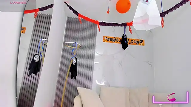 Snapshot of ebonydreams01 chatting on 11-08-25, 11:54 ebonydreams01 online show from 11-08-25, 11:54