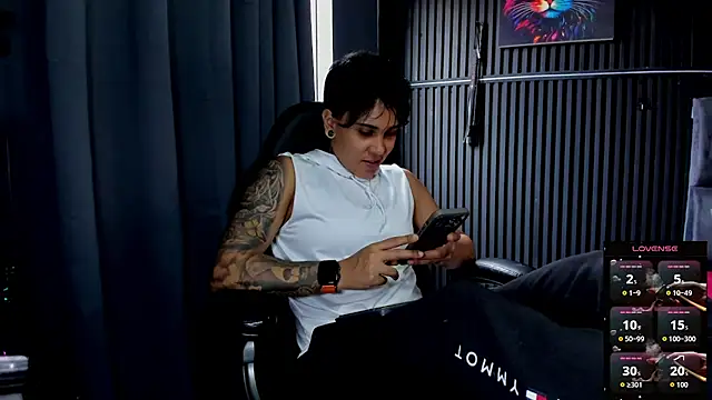 ZhoeStrong online show from 11-24-25, 08:41