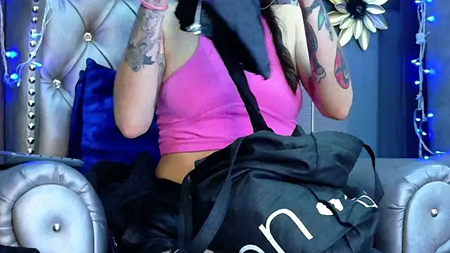 Snapshot of LusstCruella chatting on 12-19-25, 02:46 LusstCruella online show from 12-19-25, 02:46