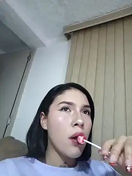 Snapshot of kendaall_jenner_ chatting on 12-14-24, 04:01 kendaall jenner online show from 12-14-24, 04:01