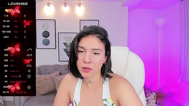 Snapshot of kendaall_jenner_ chatting on 12-23-24, 04:01 kendaall jenner online show from 12-23-24, 04:01