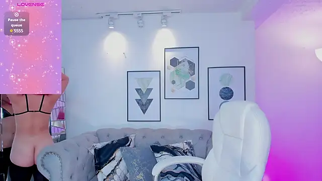 Snapshot of kendaall_jenner_ chatting on 03-16-25, 05:25 kendaall jenner online show from 03-16-25, 05:25