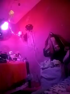 Snapshot of emanuhot chatting on 12-15-25, 11:42 emanuhot online show from 12-15-25, 11:42