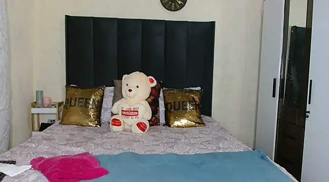 Snapshot of quenliyasa chatting on 03-17-25, 07:37 quenliyasa online show from 03-17-25, 07:37