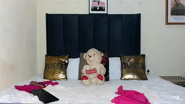 Snapshot of quenliyasa chatting on 09-28-25, 09:42 quenliyasa online show from 09-28-25, 09:42