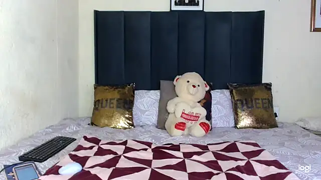 Snapshot of quenliyasa chatting on 10-01-25, 07:14 quenliyasa online show from 10-01-25, 07:14