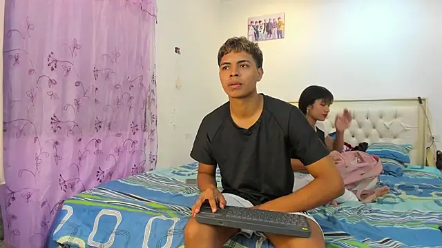 Snapshot of dafnezahiraa_ chatting on 03-19-25, 03:41 dafnezahiraa  online show from 03-19-25, 03:41