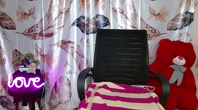 Naughty Ayesha1 online show from 01-04-25, 03:29