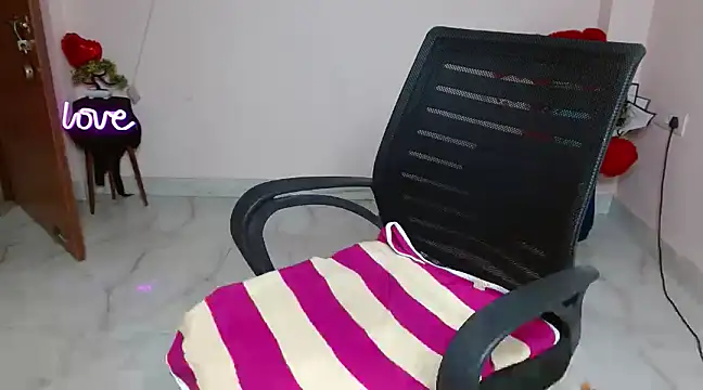 Naughty Ayesha1 online show from 02-13-25, 07:24