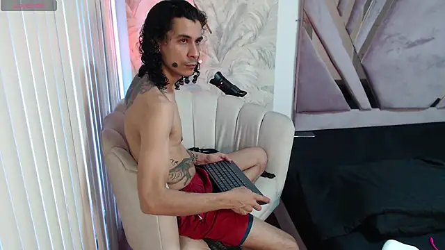 Snapshot of jackstanford chatting on 12-21-24, 01:53 jackstanford online show from 12-21-24, 01:53