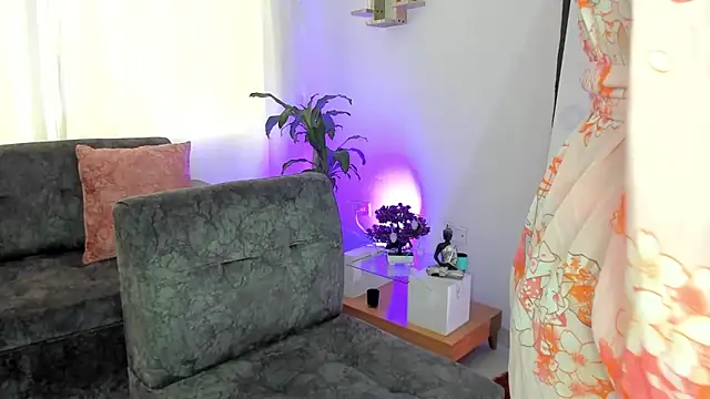 Alaia Love77 online show from 02-10-25, 10:19