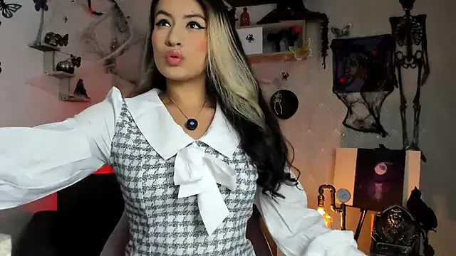 Alaia Love77 online show from 10-17-25, 10:12