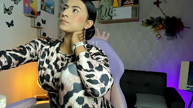 Alaia Love77 online show from 12-15-25, 10:47