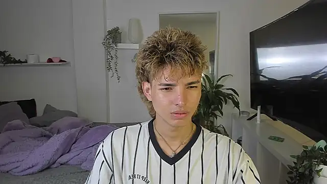 santy-kitty online show from 10-28-25, 01:09