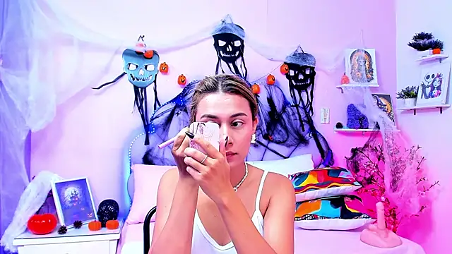 Snapshot of HannaPretthy chatting on 10-24-25, 11:28 HannaPretthy online show from 10-24-25, 11:28