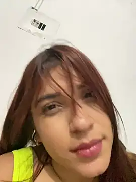 Snapshot of perlita05 chatting on 02-25-25, 02:25 perlita05 online show from 02-25-25, 02:25