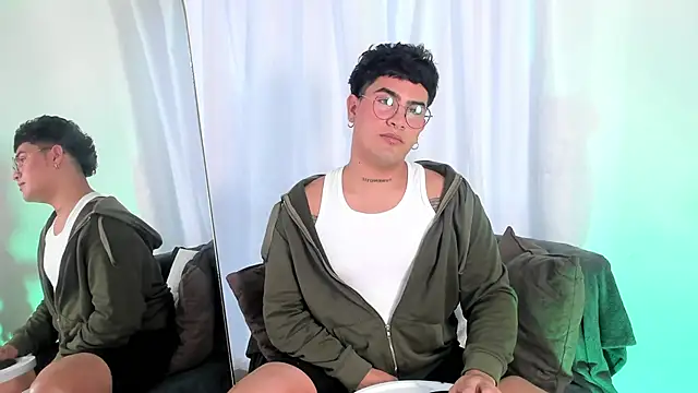 Snapshot of MatheoVelez chatting on 12-09-24, 02:49 MatheoVelez online show from 12-09-24, 02:49