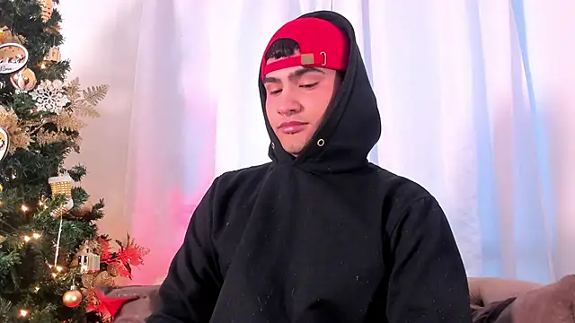 Snapshot of MatheoVelez chatting on 12-10-24, 12:05 MatheoVelez online show from 12-10-24, 12:05