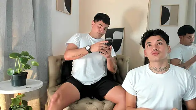 Snapshot of MatheoVelez chatting on 01-24-25, 10:32 MatheoVelez online show from 01-24-25, 10:32