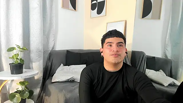 Snapshot of MatheoVelez chatting on 01-25-25, 05:30 MatheoVelez online show from 01-25-25, 05:30