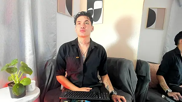 Snapshot of MatheoVelez chatting on 01-31-25, 01:11 MatheoVelez online show from 01-31-25, 01:11