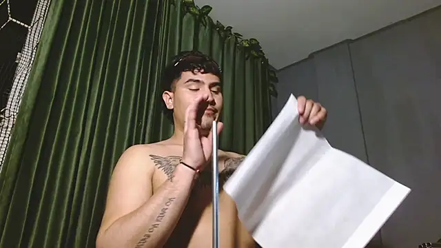 Snapshot of MatheoVelez chatting on 09-10-25, 01:27 MatheoVelez online show from 09-10-25, 01:27