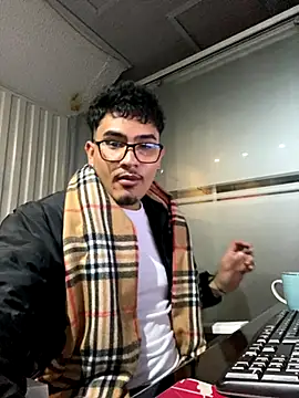 Snapshot of MatheoVelez chatting on 09-16-25, 01:23 MatheoVelez online show from 09-16-25, 01:23