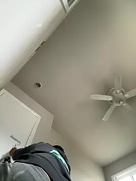 Snapshot of elamante03 chatting on 12-04-24, 08:29 elamante03 online show from 12-04-24, 08:29