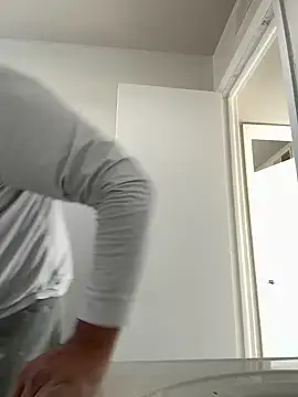 Snapshot of elamante03 chatting on 12-18-24, 06:35 elamante03 online show from 12-18-24, 06:35