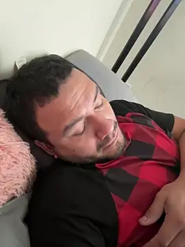 Snapshot of elamante03 chatting on 01-13-25, 02:21 elamante03 online show from 01-13-25, 02:21