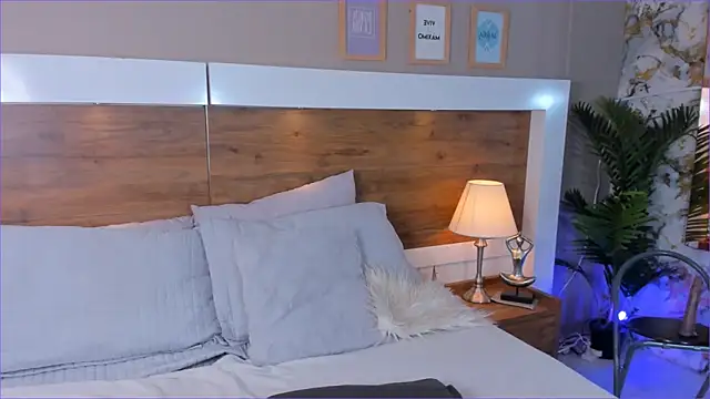 EmaBakker online show from 09-18-25, 05:59