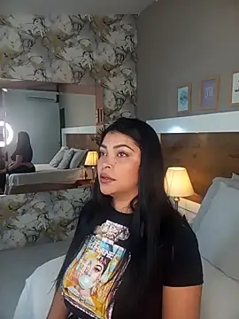 EmaBakker online show from 12-22-25, 12:02