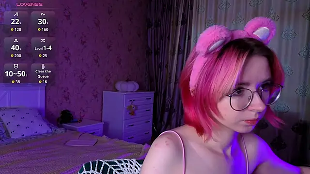 Nora Failure online show from 10-15-25, 02:01