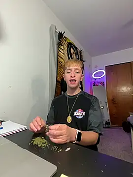 twentywithafelonyy online show from 12-16-24, 02:57