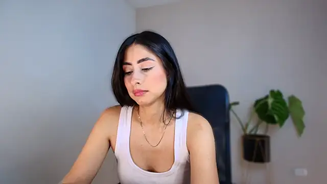 auroracaruso11 online show from 12-15-25, 09:30