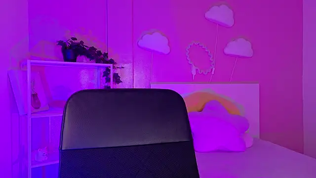 ParisFox  online show from 01-08-26, 07:49