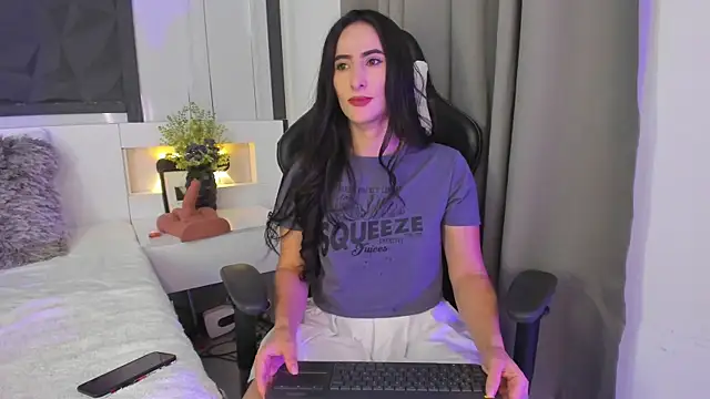 SaraGomez1 online show from 10-07-25, 02:36