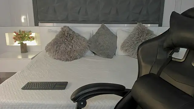 SaraGomez1 online show from 02-16-26, 12:12